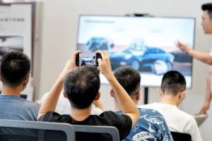 特斯拉揭秘FSD学习逻辑:Autopilot如何比人类驾驶员更安全