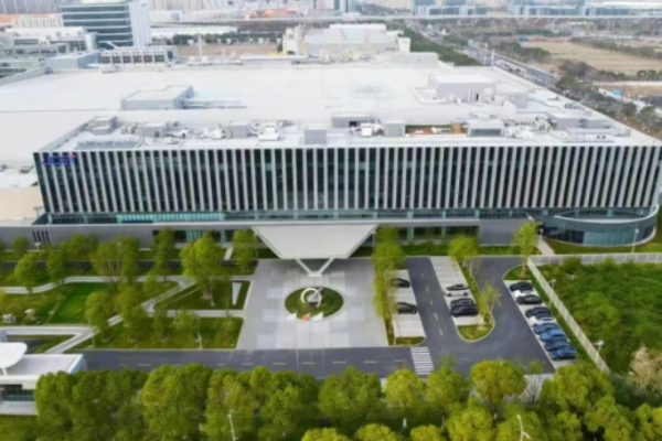 长电科技车规级芯片封测工厂通线