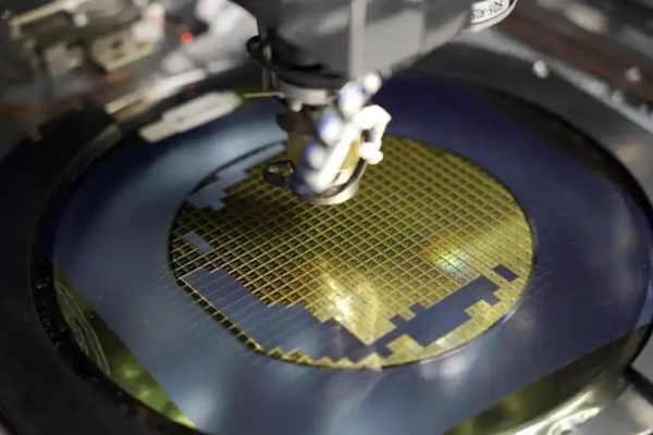 马斯克将斥资30亿美元建研究型芯片工厂