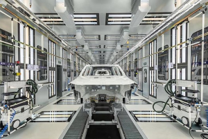 奔驰扩建欧洲最大汽车工厂 量产全新纯电C级轿车