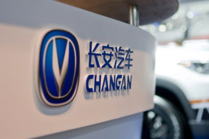 中国长安汽车与华为签署战略合作框架协议